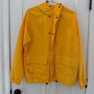 GAP Yellow Upcycled Rain Coat — Men's M — 100% Recycled Nylon
